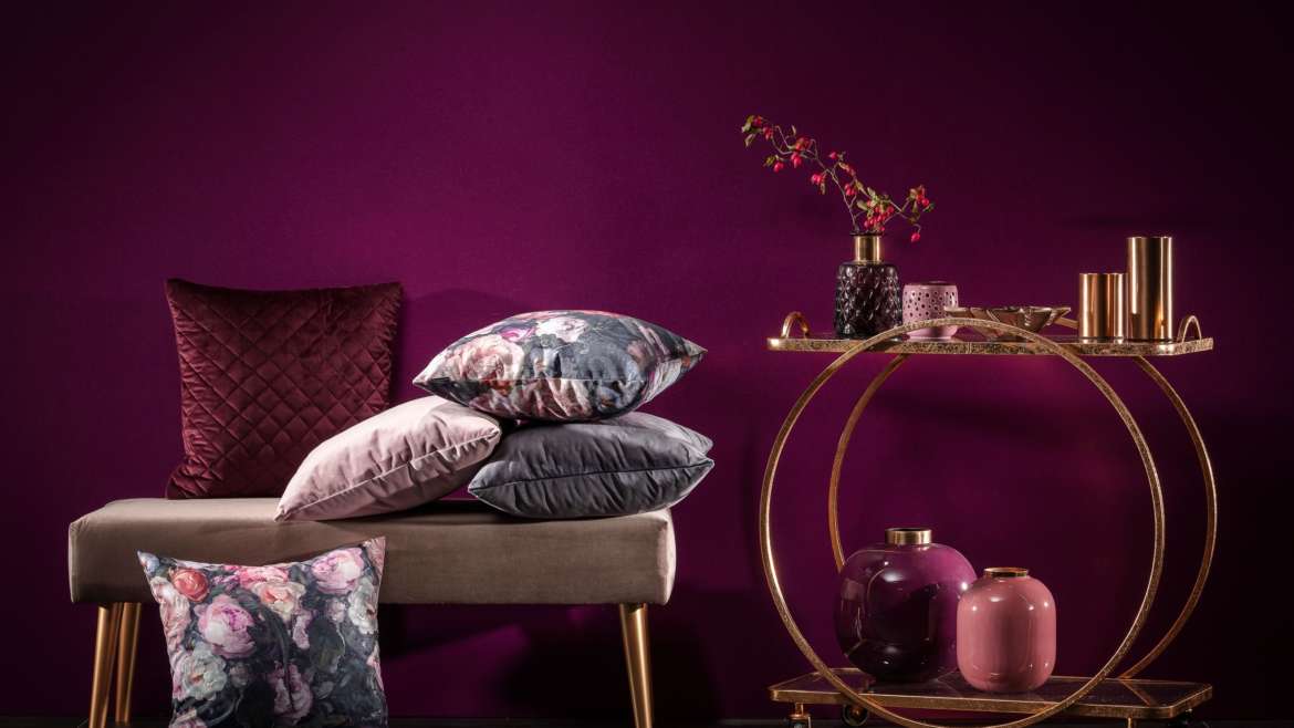 Royales Makeover: So setzen Gold-Accessoires klare Statements