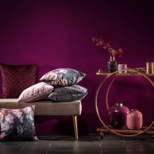 Royales Makeover: So setzen Gold-Accessoires klare Statements