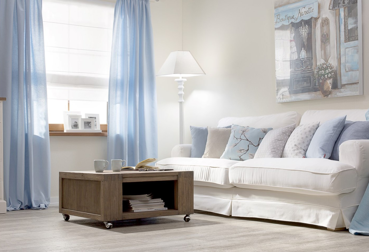Wohnzimmer in Pastellblau