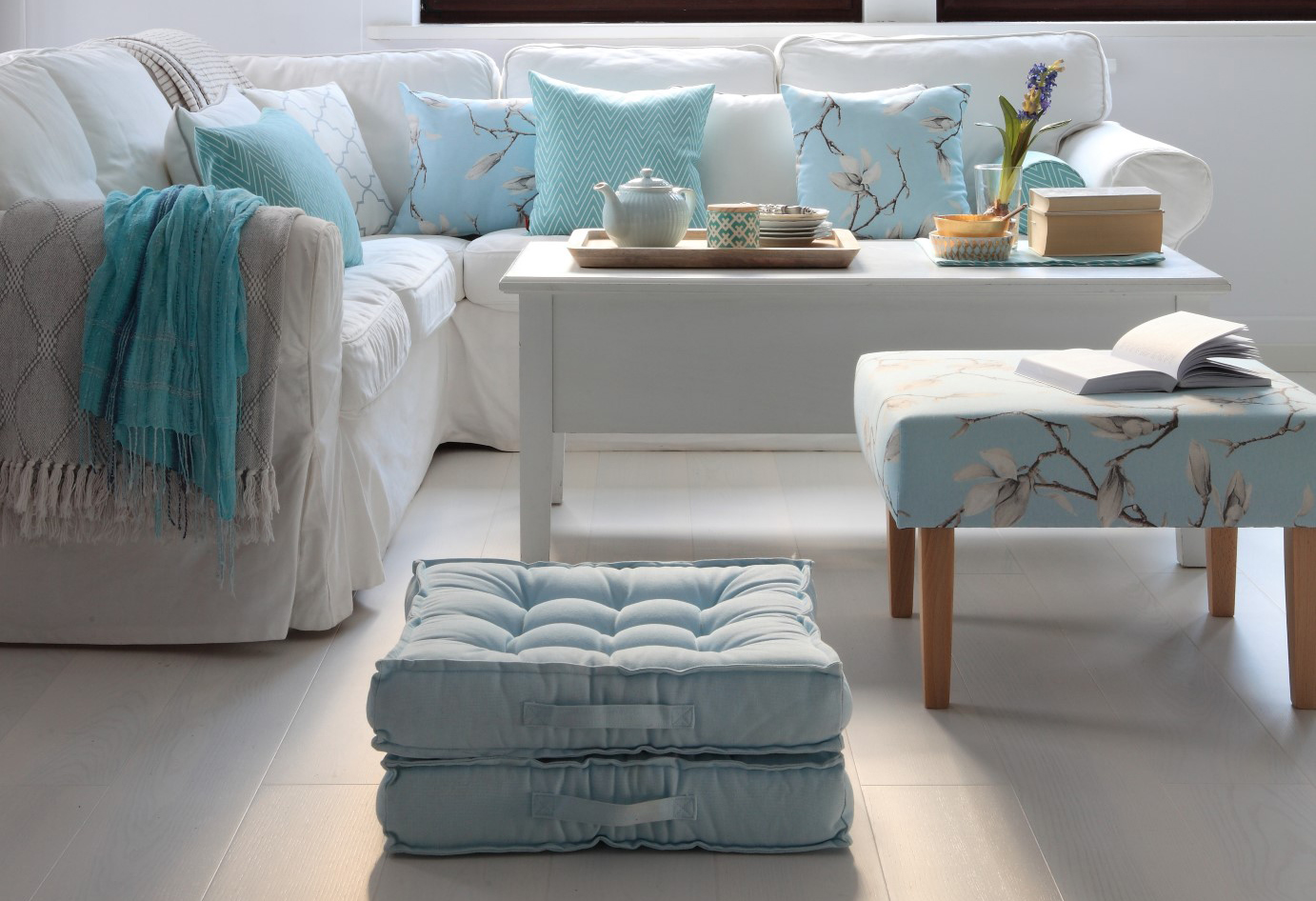 Wohnzimmer im himmlischen Blau