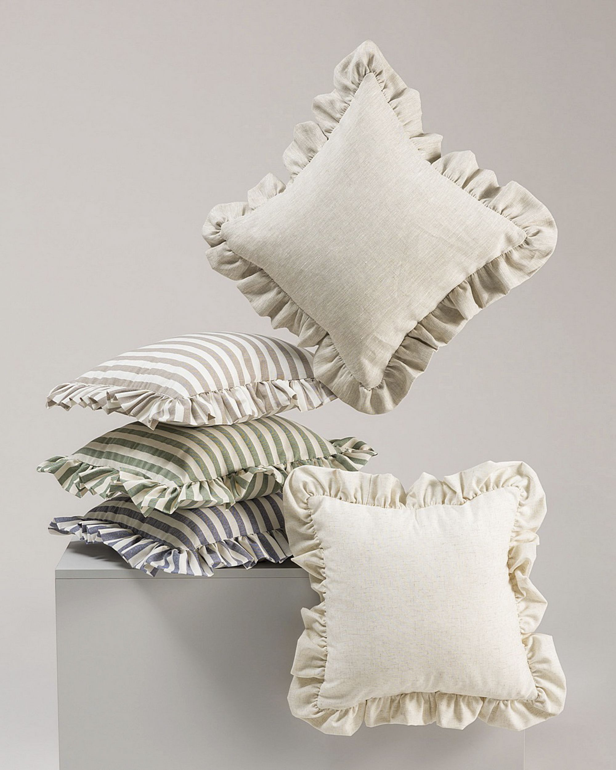 Kissenhülle Charlotte 45x45 cm mit Rüsche Farbe beige Stoff halbtransparent