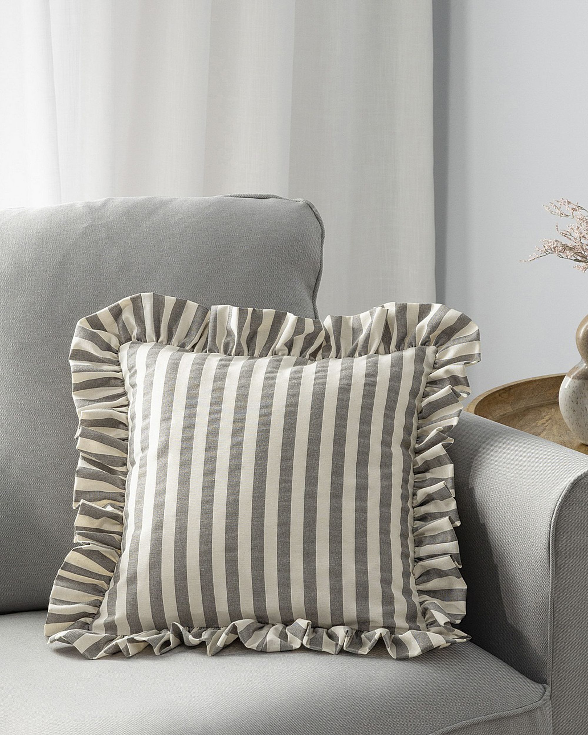 Kissenhülle Charlotte 45x45 cm mit Rüsche Farbe grau Stoff gemustert