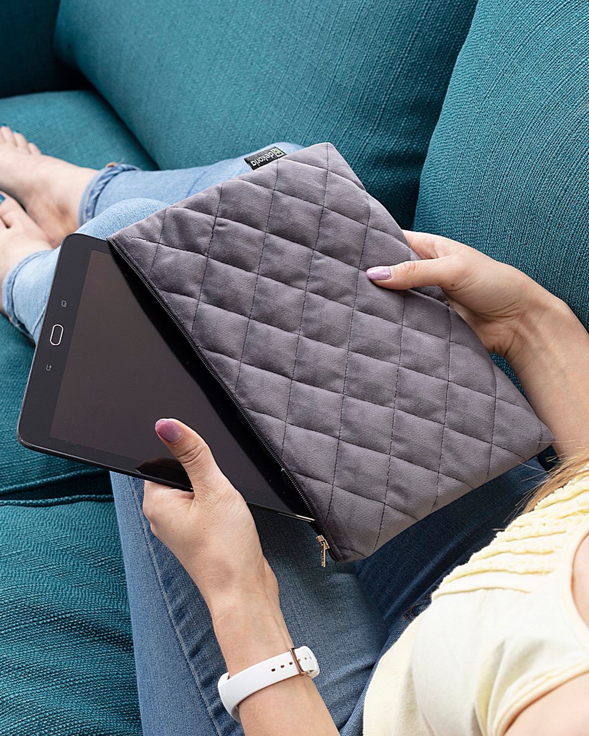 Tablet-Tasche Velvet Farbe grau Stoff glänzend, samt (hover)