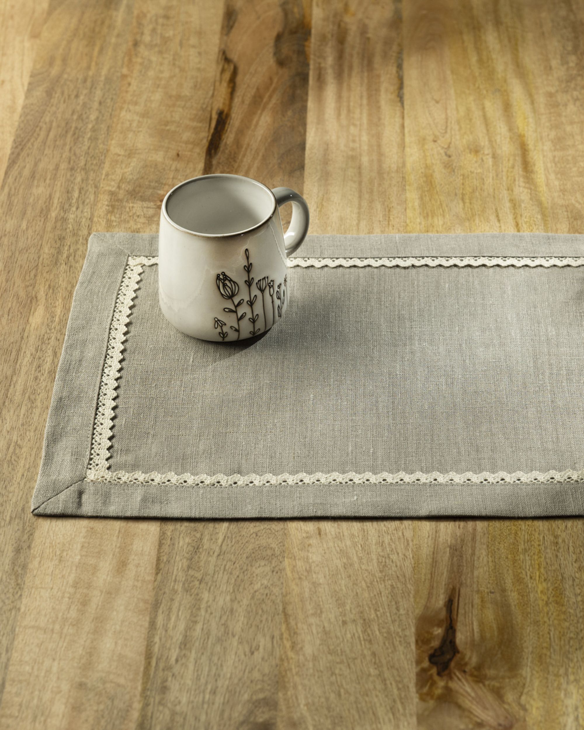 Tischset mit Spitze 2 Stck. Farbe beige Stoff halbtransparent, strukturiert