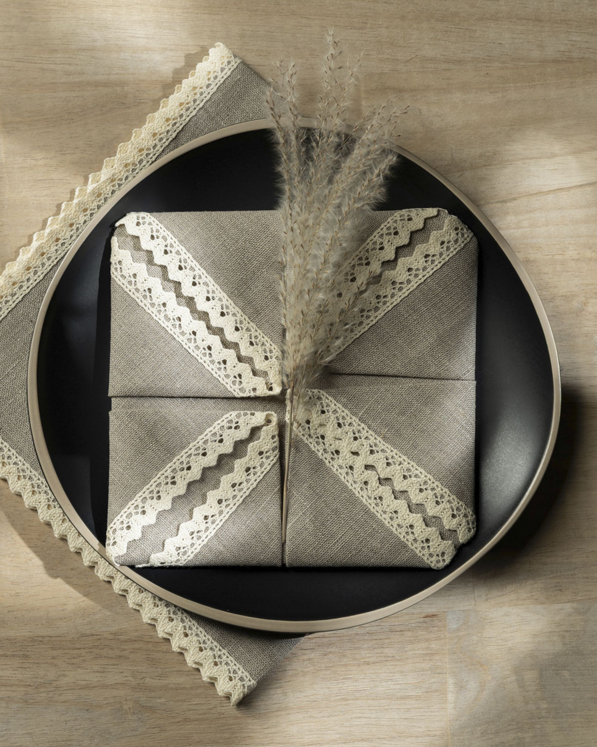 Serviette mit Spitze 1 Stck. 48x48 Farbe beige Stoff halbtransparent, strukturiert