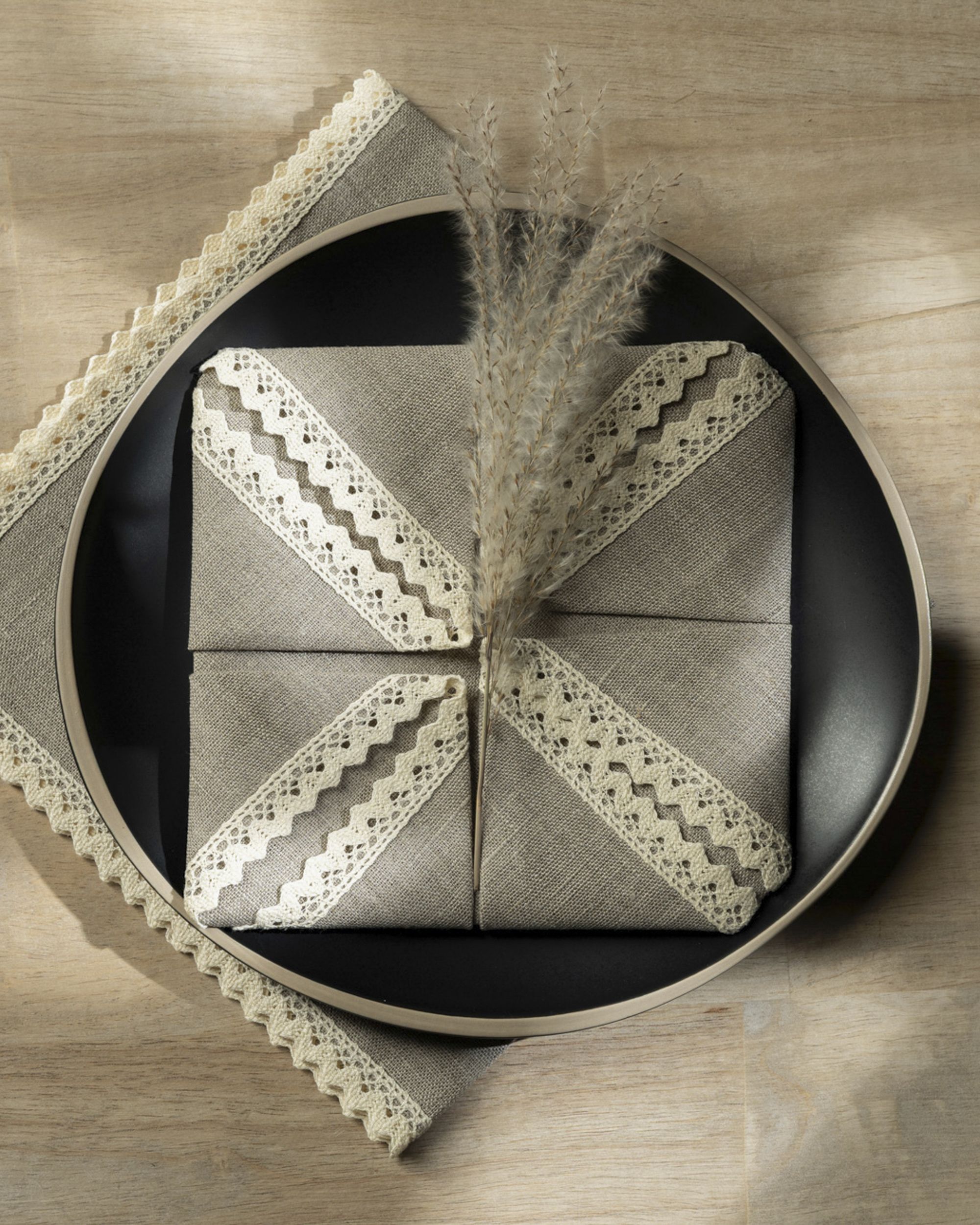 Servietten-Set mit Spitze 4 Stck. Farbe beige Stoff halbtransparent, strukturiert