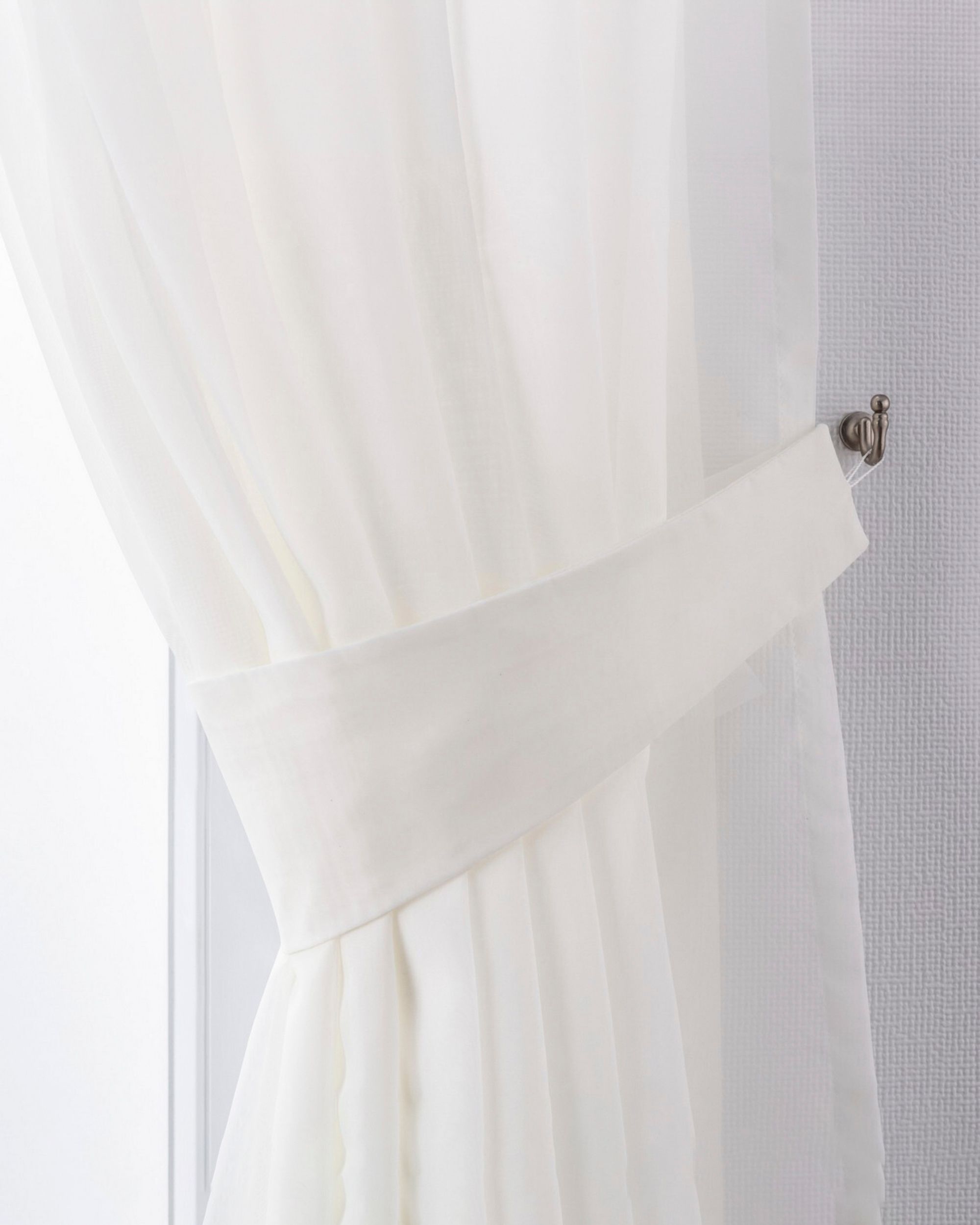 Raffhalter Victoria Farbe creme Stoff halbtransparent, strukturiert
