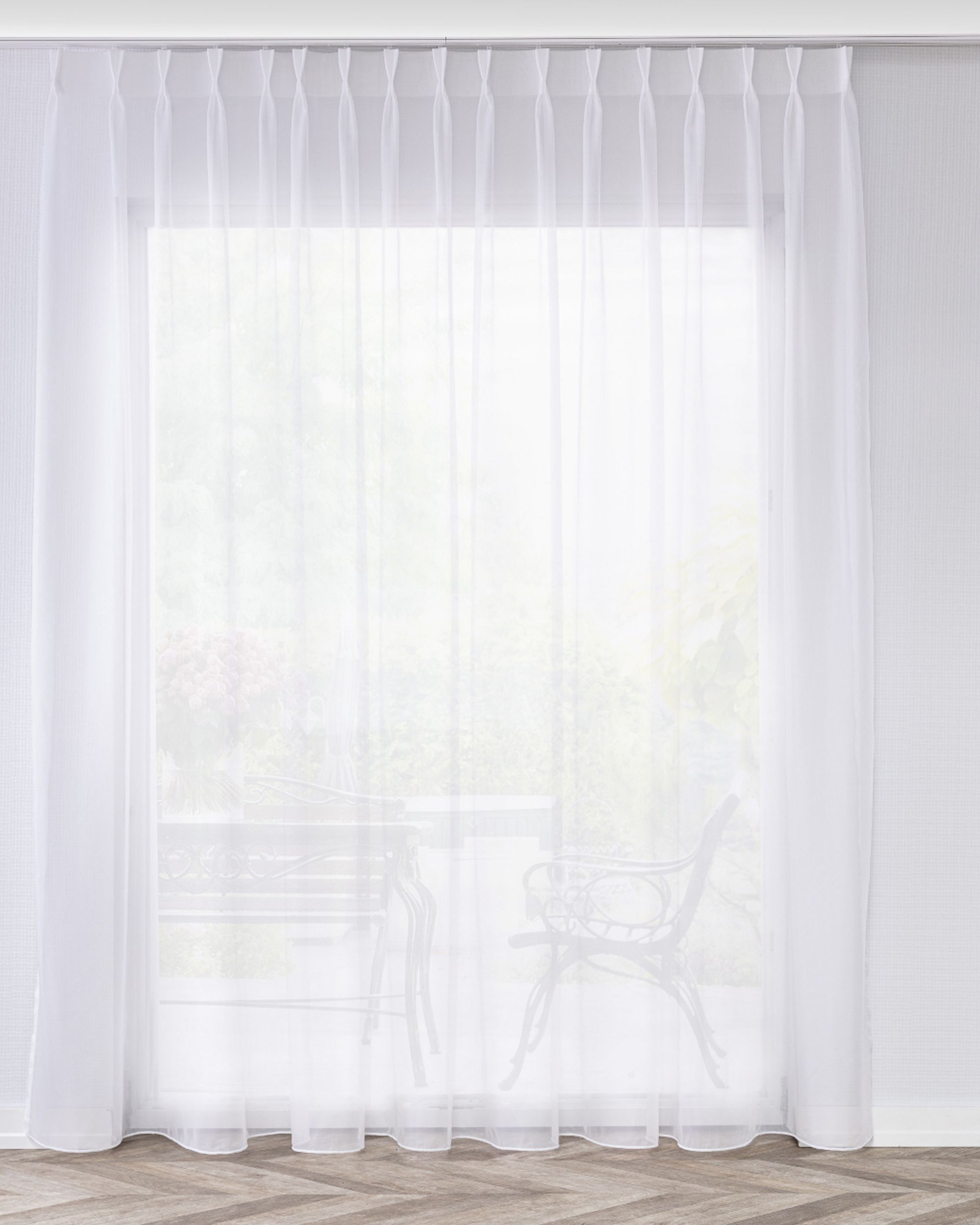 Gardine mit flämischen 2-er Falten Farbe weiß Stoff halbtransparent, glänzend