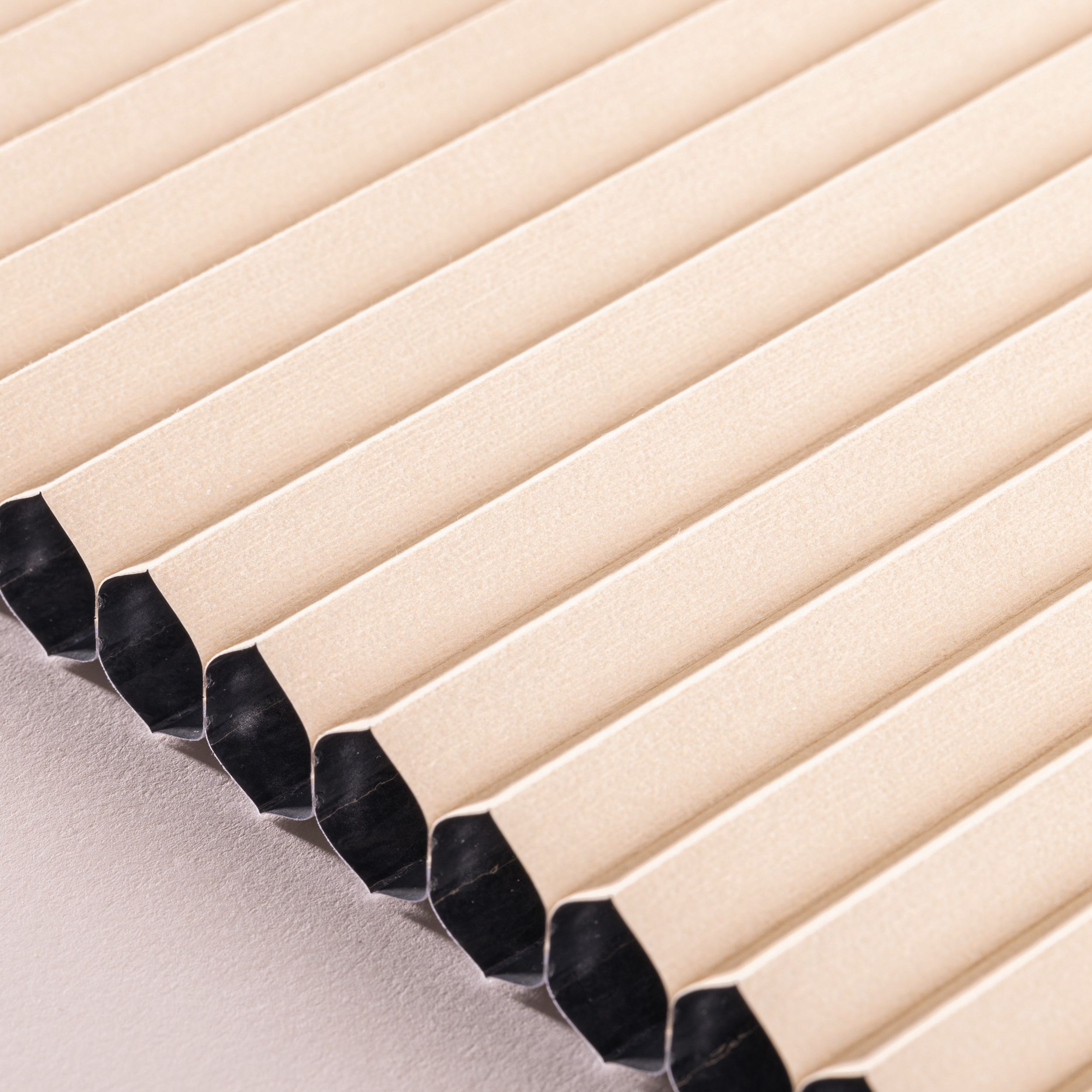 Blackout ALU – Plissees Honeycomb HA-102 sandfarben